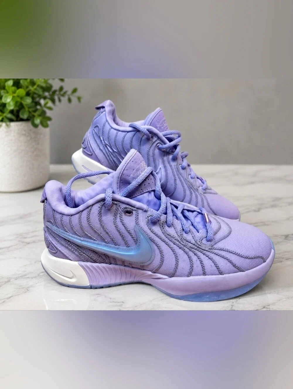 Nike LeBron James XXl Purple Sneakers with Modern Design